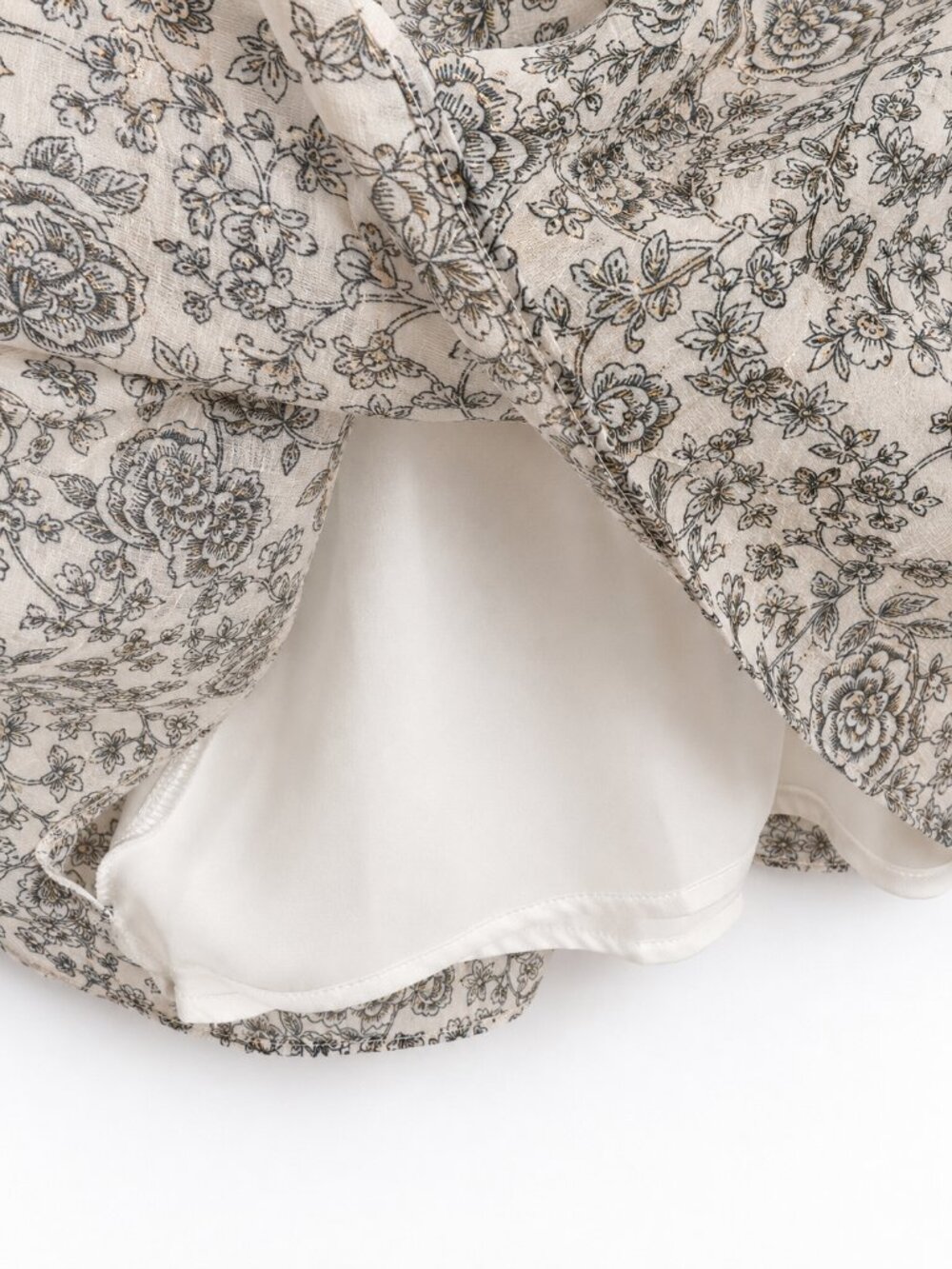 NWT LOFT Floral Flutter Sleeve Blouse Ivory Gray Gold Clip Dot 🌸Item #1002 - Picture 7 of 9